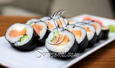 السوشي بالسلمون اللايت للرجيم