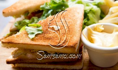 ساندويشات الدجاج بالتوست