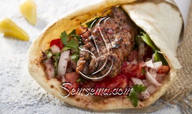 ساندويش كباب لحم