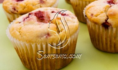 كب كيك محشي بالفراولة