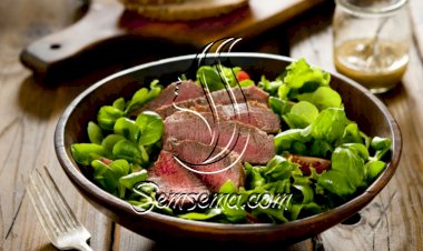 سلطة جرجير باللحمة