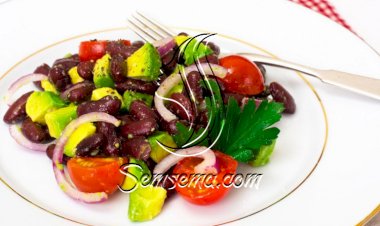 سلطة الفاصوليا الحمراء المعلبة