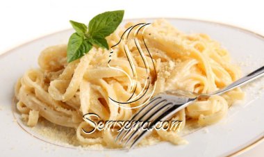 مكرونة الفريدو بالصوص الأبيض