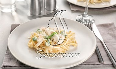 فيتوتشيني بالبروكلي والدجاج