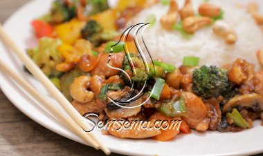 الدجاج بالكاجو والخضار بالفيديو