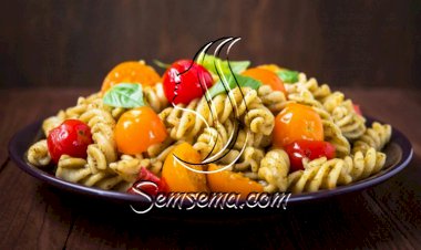 سلطة المكرونة بالطماطم والبستو