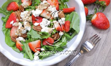 سلطة الجرجير والفراولة بالفيديو