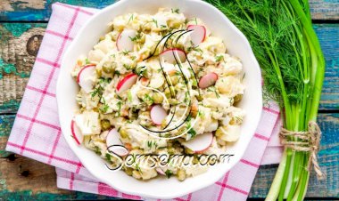 سلطة البطاطس مع الفجل والبصل الأخضر