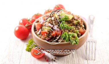 سلطة العدس مع الطماطم والأفوكادو