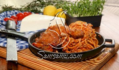 مكرونة بالدجاج والصلصة