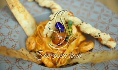 مكرونة بالروبيان والصلصة