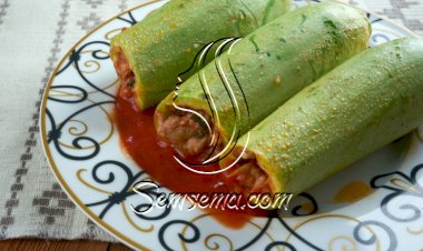 كوسا محشي مع صلصة طماطم