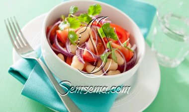 سلطة الفاصوليا البيضاء مع الطماطم