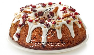 كيك الفواكة المجففة بتغليفة الجبن الكريمي