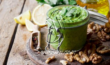 صلصة الجوز بالبقدونس