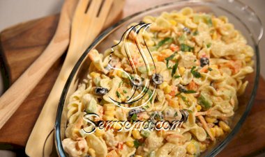 سلطة المكرونة بالخضار والدجاج بالفيديو