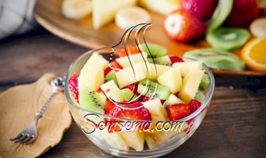 سلطة فواكة بعصير البرتقال