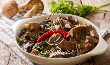 صينية لحم بالفرن مع الفطر