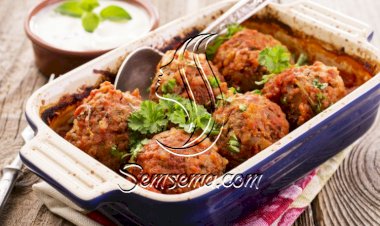 كرات اللحم مع الصلصة بالفرن