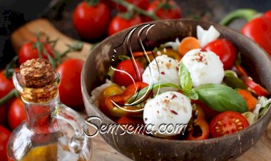 سلطة اللبنة مع الطماطم والأوريغانو