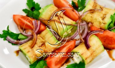 رولات الكوسا المشوية بالجبن الكريمي