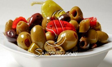 سلطة الزيتون الحار