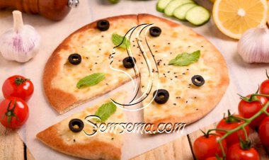 مناقيش جبنة بيضاء بالزيتون