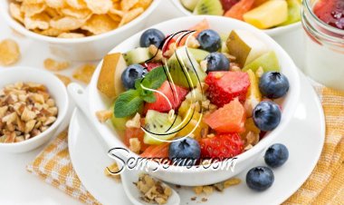 سلطة الفواكة بالكورن فليكس