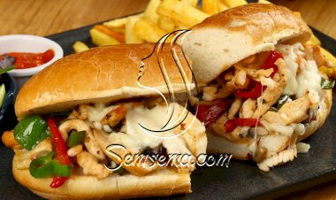 ساندويش الدجاج بالخضار والجبن