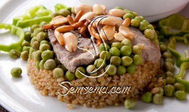 فريكة باللحم والبازيلا