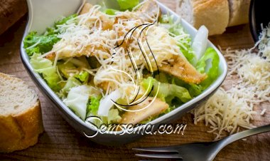 سلطة سيزر بالدجاج