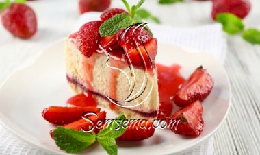 التشيز كيك بالفراولة