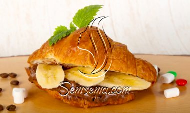 كرواسان محشو بالنوتيلا والموز للفطور