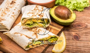 ساندويشات الدجاج بالأفوكادو وصلصة الرانش الخفيفة للرجيم