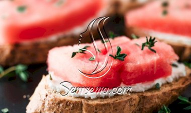 بروشكيتا الجبن الكريمي مع البطيخ لمقبلات شهية