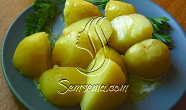 بطاطس مسلوقة مع الزبدة لمقبلات شهية