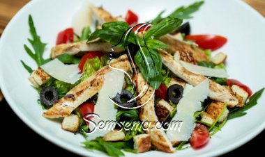 سلطة الدجاج المقلي مع الخضار