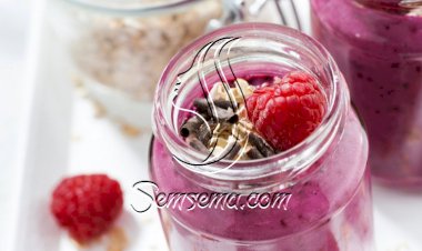 سموذي التوت الأحمر بالشوكولاتة