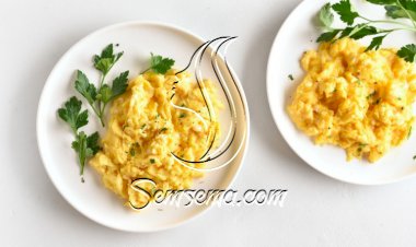 بيض مخفوق مع الأعشاب للفطور