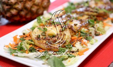 سلطة الأناناس المشوي بالفيديو