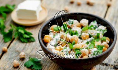 سلطة الحمص مع جبن الفيتا الغنية بالبروتين