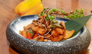 دجاج بالكاجو والخضار