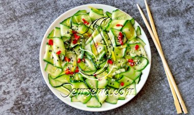 سلطة الخيار على الطريقة الآسيوية للرجيم