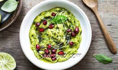 صلصة الأفوكادو بالرمان