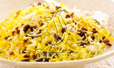 رز مشخول بالزعفران والتوت المجفف