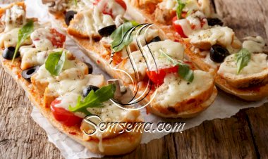 بيتزا الدجاج بالخبز الفرنسي