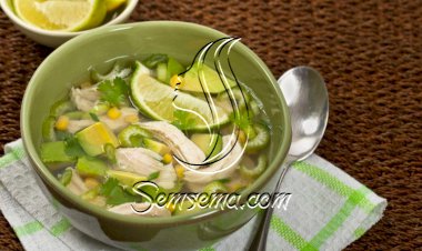 شوربة الدجاج بالأفوكادو