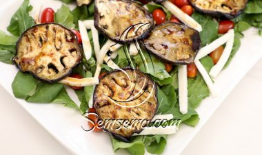 سلطة الباذنجان وجبنة الحلوم بالفيديو