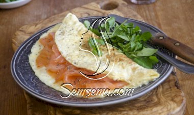 أومليت بالسلمون للفطور