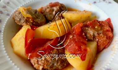 الكفتة المحمرة مع البطاطس